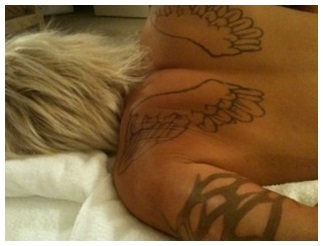 ワンオク(ONE OK ROCK) Taka、すみれとの“ご機嫌”2ショットにファン「飲み過ぎないでね～」