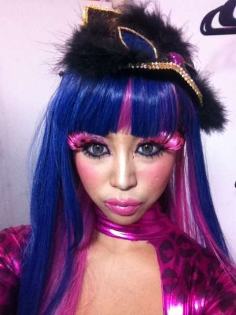 窪塚洋介、妻・PINKYの誕生日を息子と祝福　家族ショット公開