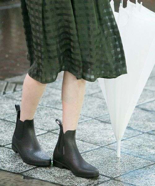 梅雨時期の靴事情。