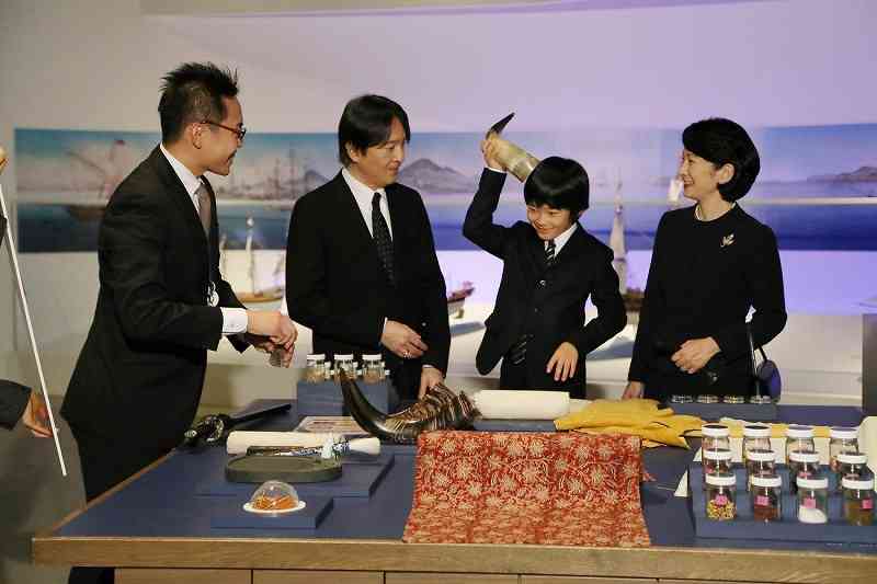 皇位継承：皇太子さま会見　象徴の務め「全身全霊で」