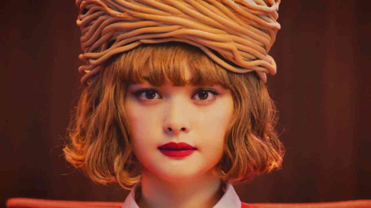 ドロリッチ　玉城ティナ「オフィススイーツ大作戦」篇　グリコ - YouTube