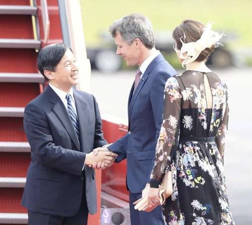 皇位継承：皇太子さま会見　象徴の務め「全身全霊で」