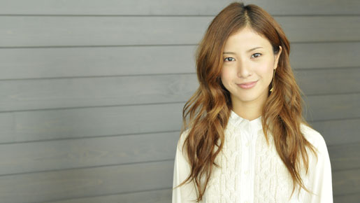 吉高由里子、「タラレバ」からのイメチェン “前髪あり”の新ヘアで登場