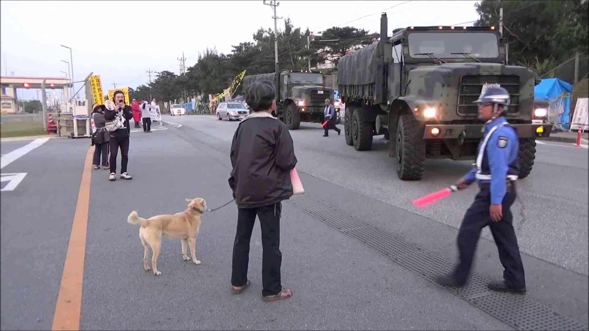 THE 沖縄サヨク　車両妨害に女性への暴行、これがヘイワ？ - YouTube