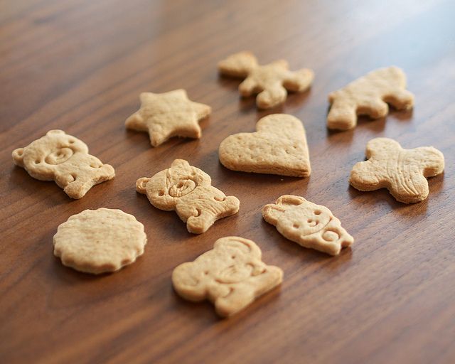 子供が知らない人からお菓子をもらってたら