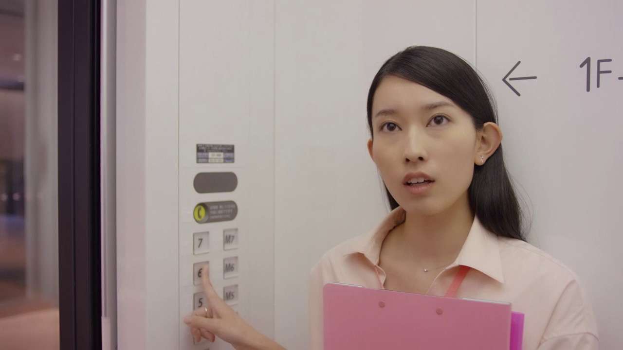 西日本シティのカードローン「ささやき・エレベーター」篇 - YouTube