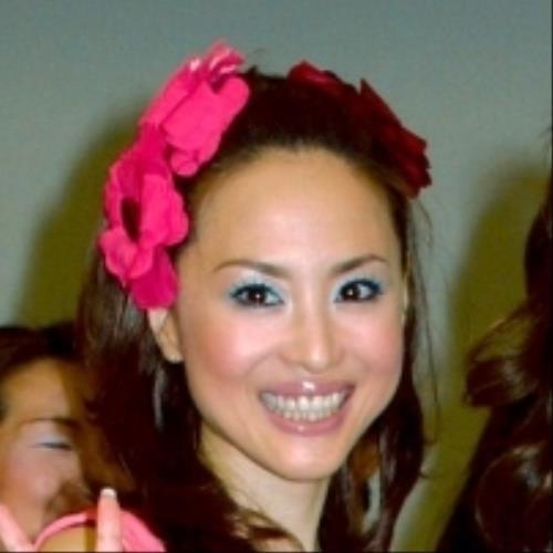 松田聖子に異変…武道館コンサートで椅子に座って歌唱