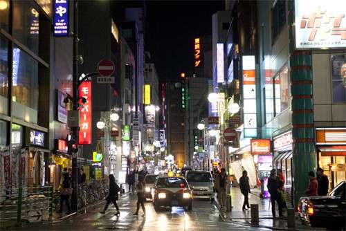 風俗案内所の男性従業員同士でキスさせる…男を暴行、強要容疑で逮捕