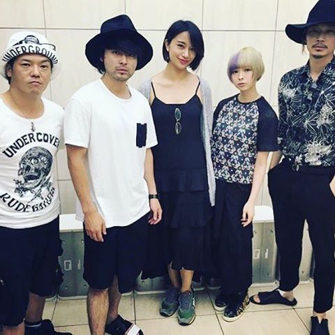 『銀魂』エリザベスの声は山田孝之 舞台あいさつに着ぐるみで登場