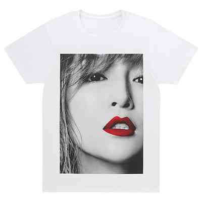 仲里依紗、中尾明慶の“顔入りTシャツ”着こなし　バースデーでサプライズ