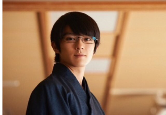 メガネ男子好きな人〜