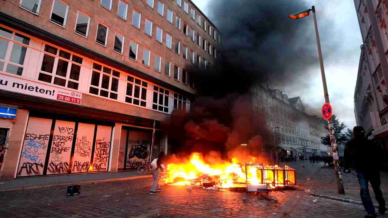 G20 - Wieder Ausschreitungen auf St.Pauli und in der Schanze - YouTube