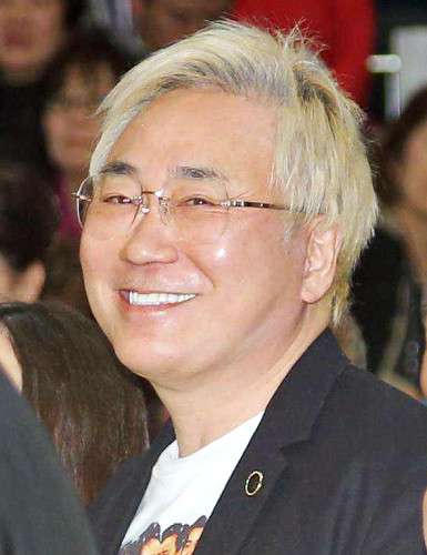 高須院長、民進党の蓮舫代表と大西健介議員を提訴へ　悪徳美容外科扱いに「怒りが収まらない」