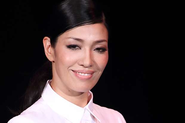 アンミカ「45歳にして初」、ナイスバディなビキニ姿に称賛