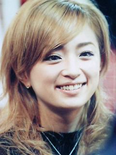 浜崎あゆみ&ワンちゃんのキュートなショット、思わぬ写り込みに視線が集まる…