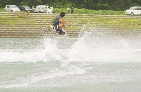 加護亜依、ウエイクボードをする夫にノロケ全開「カッコ良すぎて惚れ惚れ」