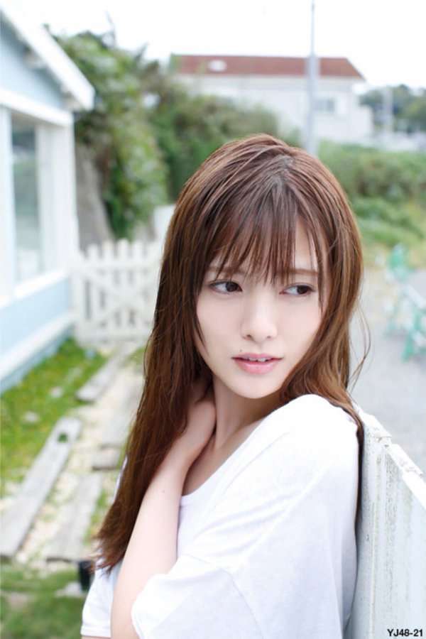 小嶋陽菜、“ハートからマシュマロ谷間”バックスタイルもセクシーな水着に反響　NMB48吉田朱里らも注目のブランド