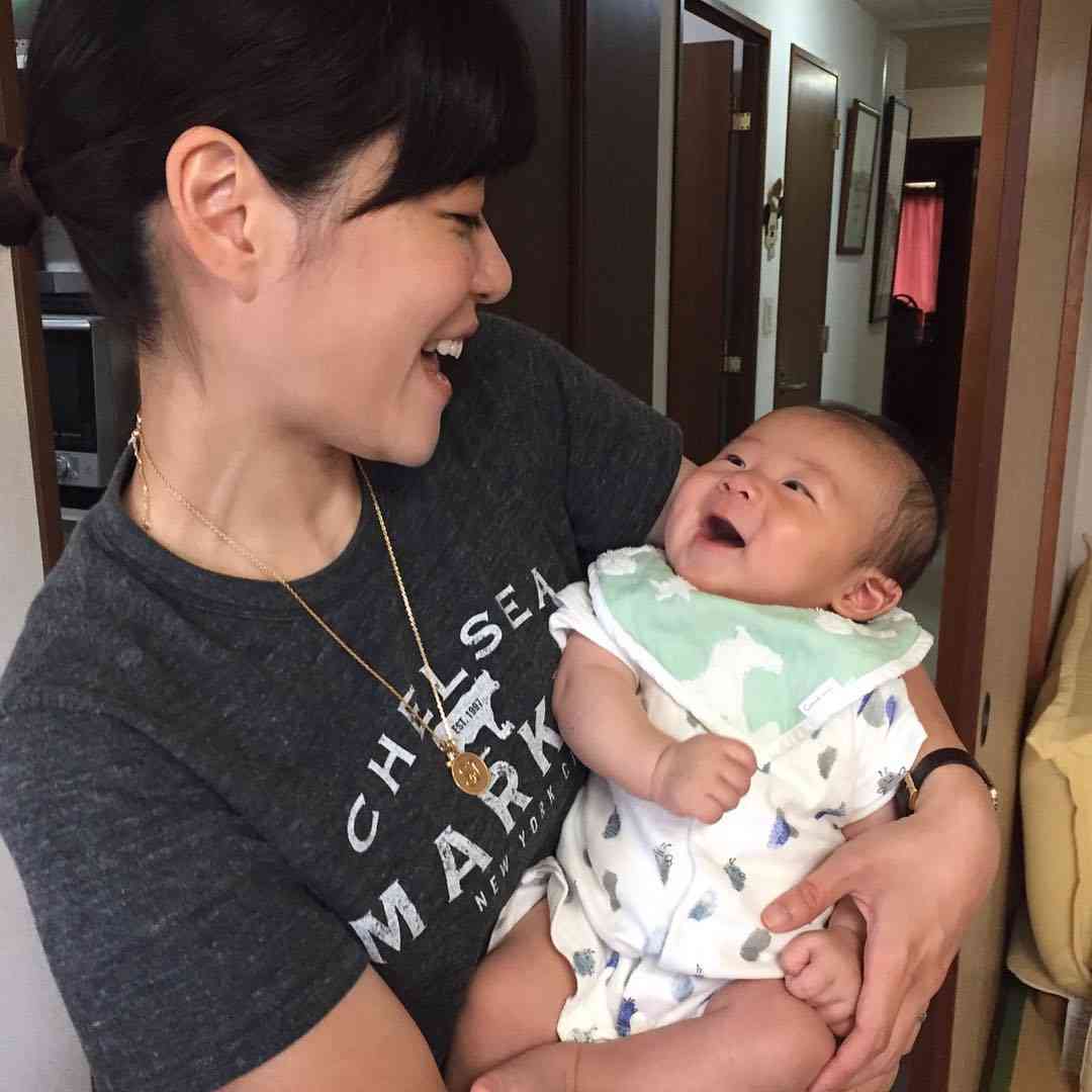 上野樹里、赤ちゃん抱く姿に反響「癒される」「ほっこり」