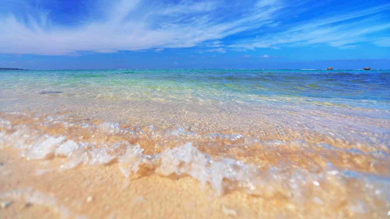 【立体音響】聞き疲れしにくい 砂浜の波音　Sound of sandy beach - YouTube