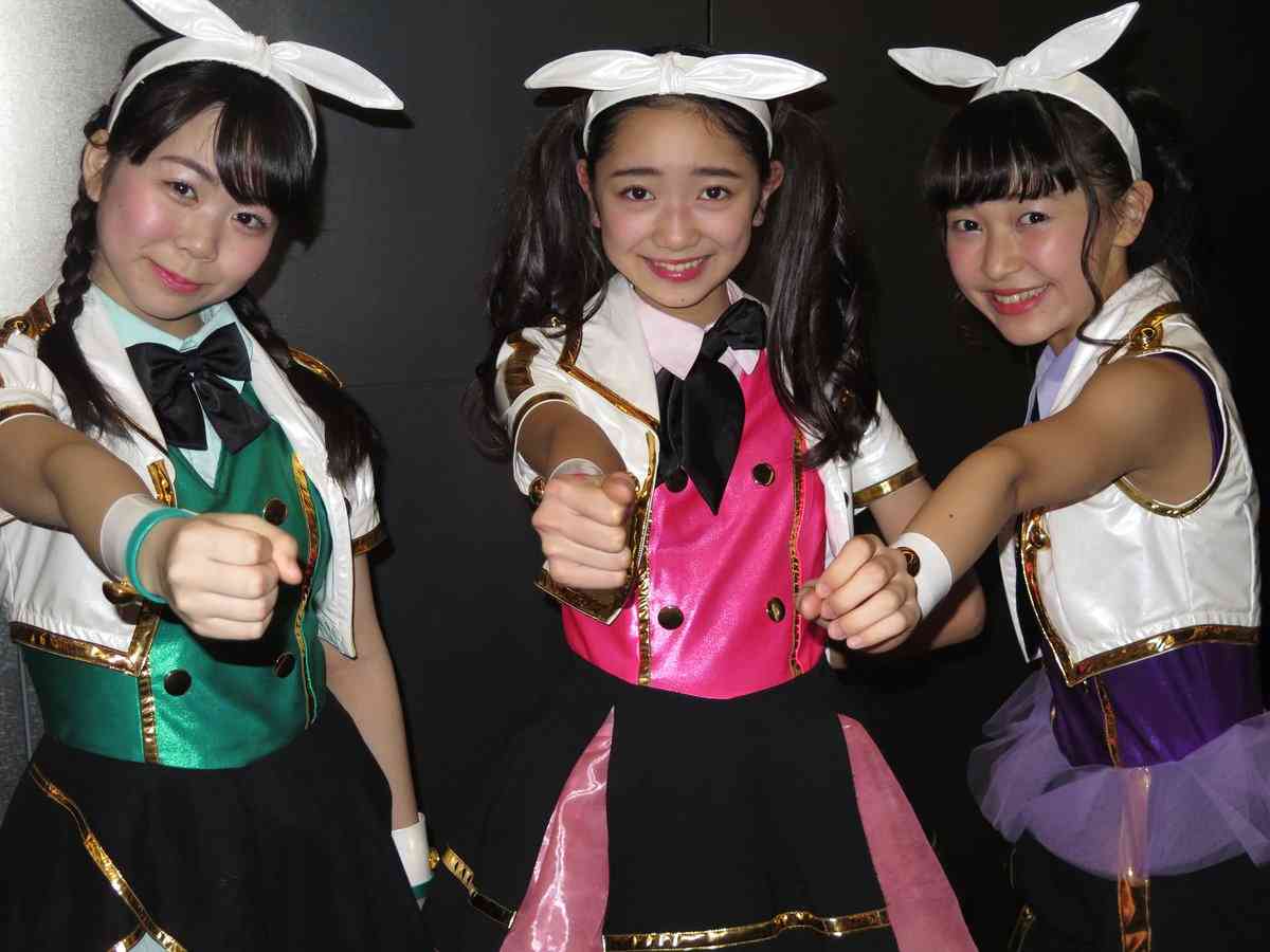 好きな女性アイドルグループの好きな衣装を貼るトピ