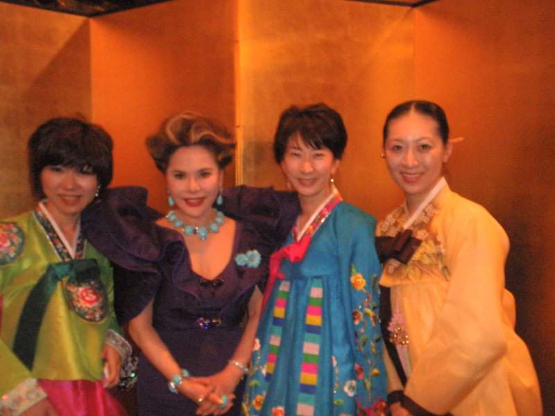 デヴィ夫人「日本の真の敵は、日本人」?「日本は精神的に自立していない女性が多い」