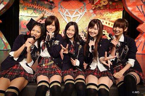 好きな女性アイドルグループの好きな衣装を貼るトピ