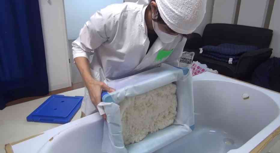 はじめしゃちょー、今度は浴槽でカレーを作り話題に