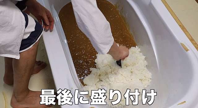 はじめしゃちょー、今度は浴槽でカレーを作り話題に