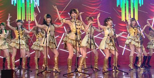好きな女性アイドルグループの好きな衣装を貼るトピ