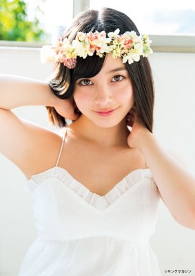 橋本環奈、純白ワンピースをまとい天使のスマイル　輝く美脚も披露