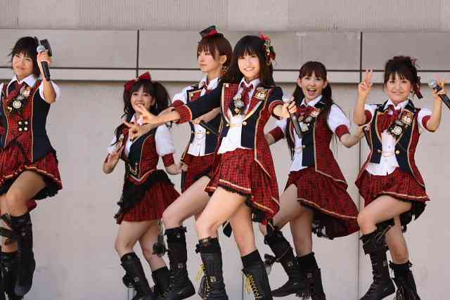 好きな女性アイドルグループの好きな衣装を貼るトピ