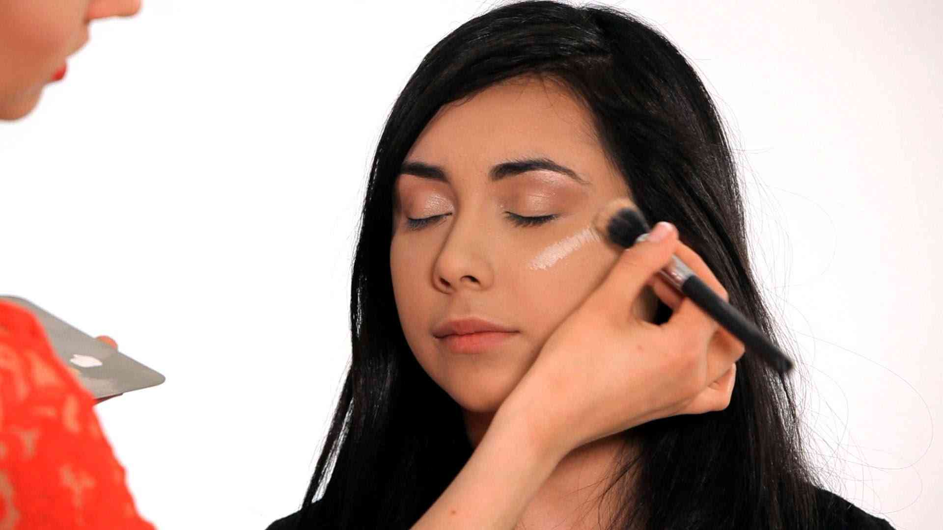How to Make Your Face Look Thinner | Makeup Tricks - YouTube