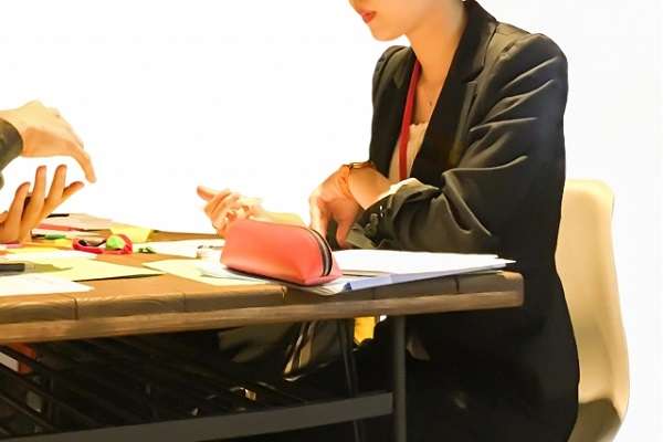 女性が活躍するために社会はどうすればいい？1位「保育の充実」…「同一労働同一賃金」という回答も