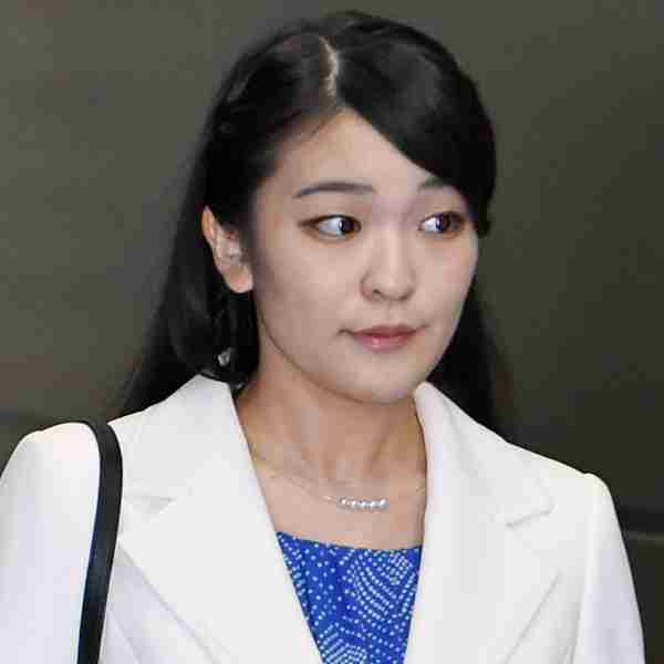 眞子さま婚約内定会見、雅子さまの重要公務と日程重なり波紋