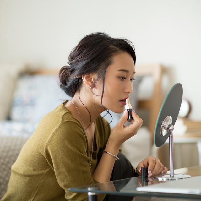 なぜ女性は化粧をしなければならないのか？ - ウォッチ | 教えて!goo