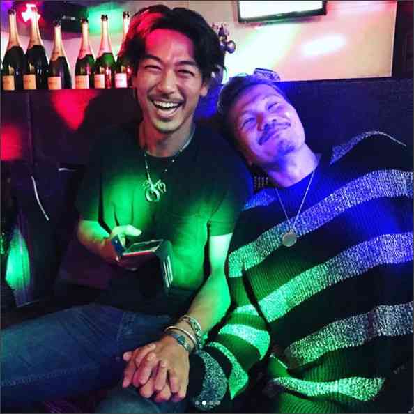 EXILE ATSUSHI、AKIRAと恋人つなぎ2ショット　今後の活動についてファンへ謝罪＆心境つづる