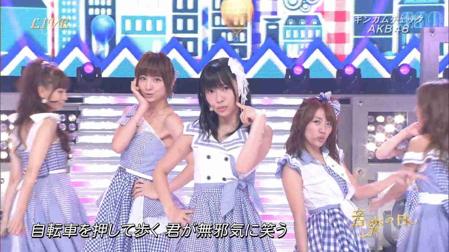 好きな女性アイドルグループの好きな衣装を貼るトピ