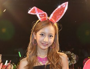 板野友美の写真集、白石麻衣に次ぐスピード重版決定　書店も「今年に入って最大の人気」とコメント