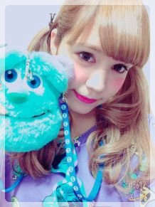 藤田ニコル＆紗蘭、お揃い黒ビキニで”朝プール” 色白美ボディに視線集中