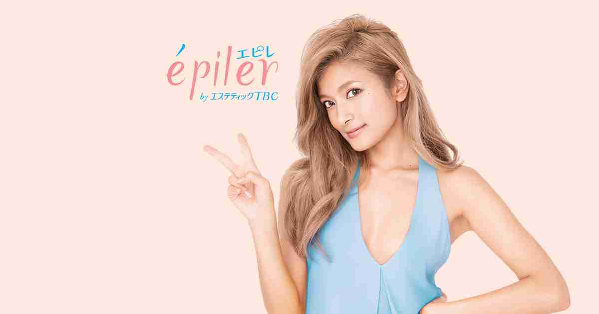 ローラ、スイカ風？大胆衣装で美脚披露
