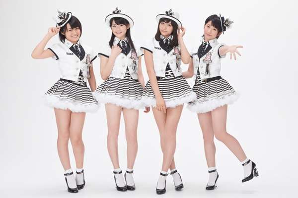 好きな女性アイドルグループの好きな衣装を貼るトピ