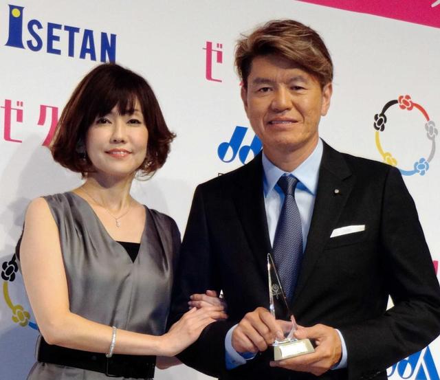 ヒロミ、松本伊代と花火を見物…ツーショット写真にファン「ほっこりする」