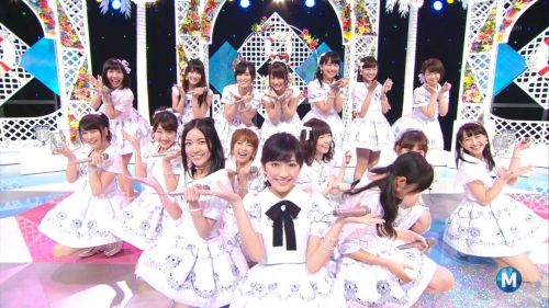 好きな女性アイドルグループの好きな衣装を貼るトピ