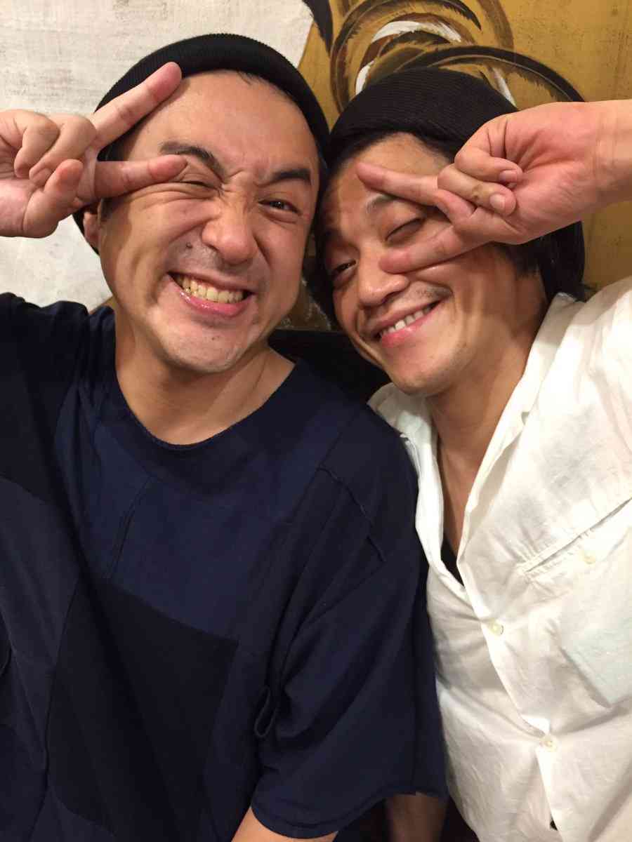 ムロツヨシ、“一軍の友達？”小栗旬とキュートな2ショット披露