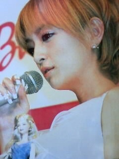 浜崎あゆみ&ワンちゃんのキュートなショット、思わぬ写り込みに視線が集まる…
