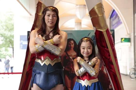 吉田沙保里、ワンダーウーマンコスプレで最強の美女戦士に変身！