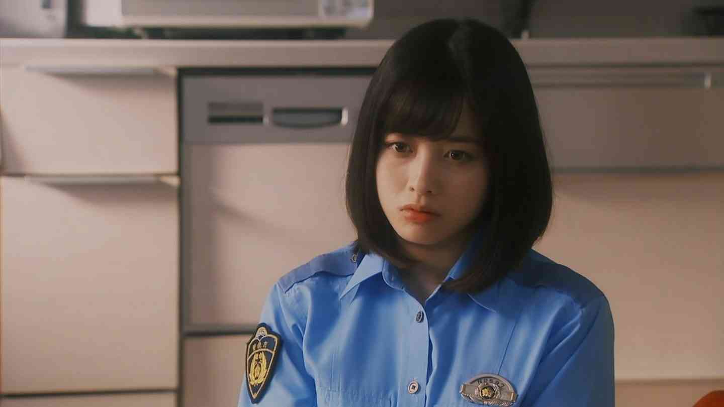 橋本環奈、純白ワンピースをまとい天使のスマイル　輝く美脚も披露