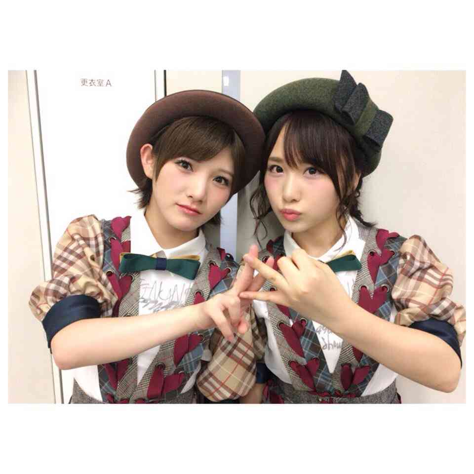 好きな女性アイドルグループの好きな衣装を貼るトピ