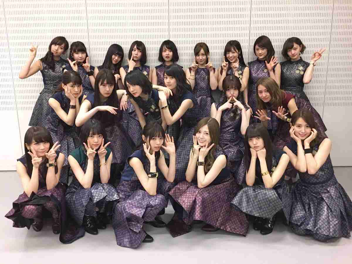 好きな女性アイドルグループの好きな衣装を貼るトピ