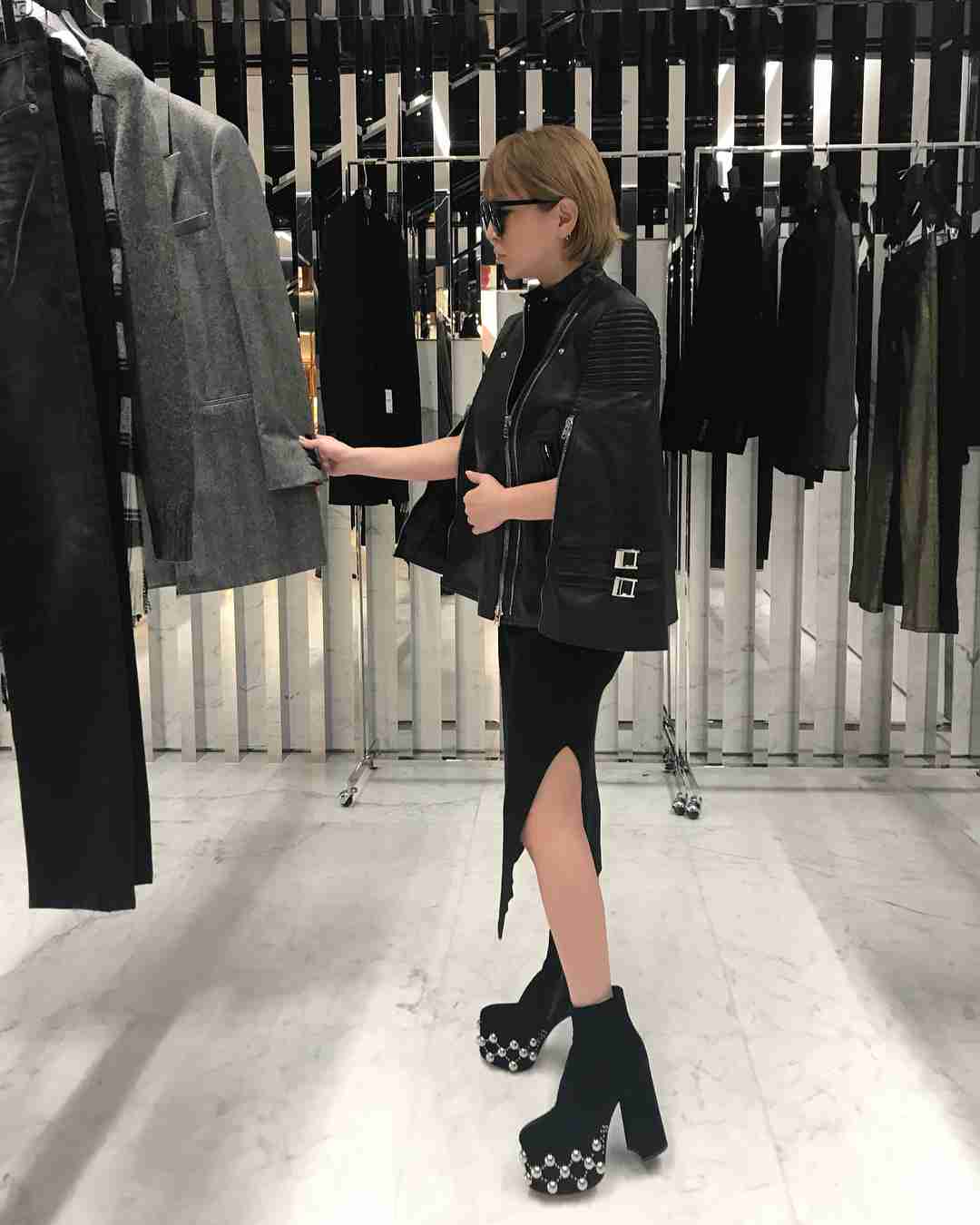 浜崎あゆみ、セレブ感あふれる買い物姿が隠し撮り!?　「オーラが半端ない」「セレブあゆ」